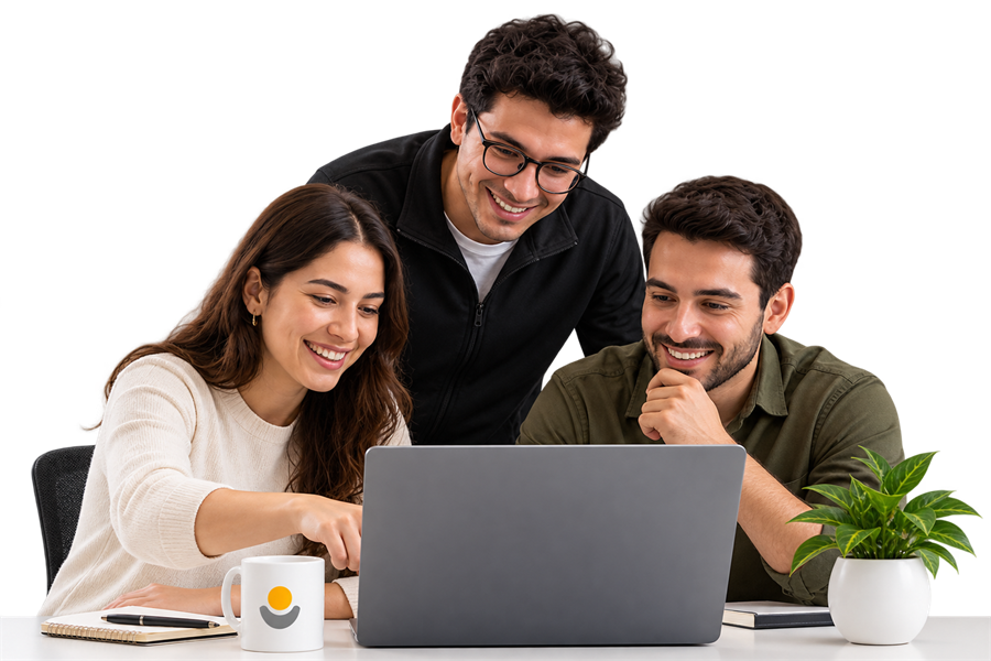 Tres personas del equipo de CANTEC mirando juntas la pantalla de un portátil